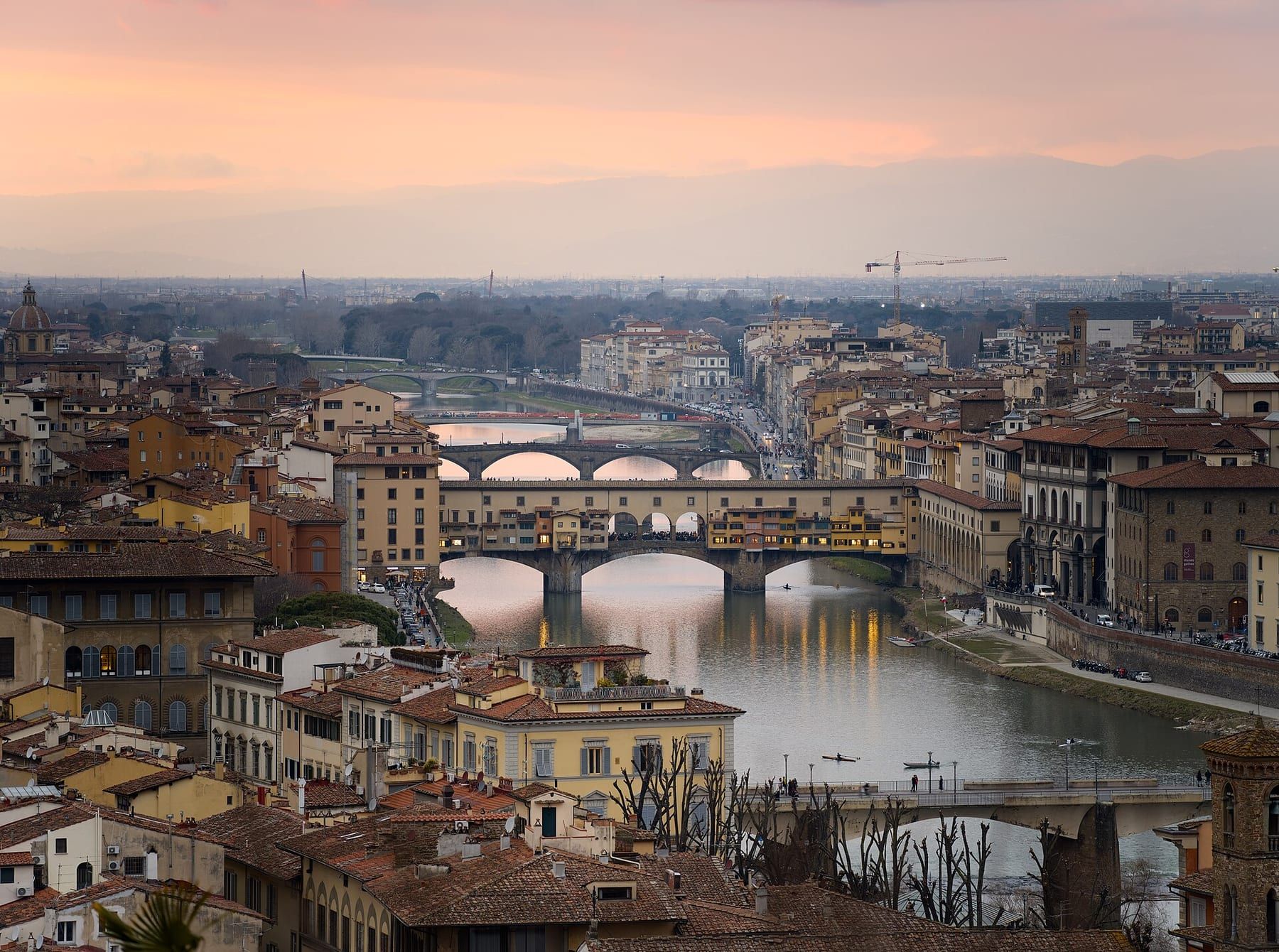 Coucher de soleil sur l’Arno: depuis le pont ou mieux depuis le Piazzale